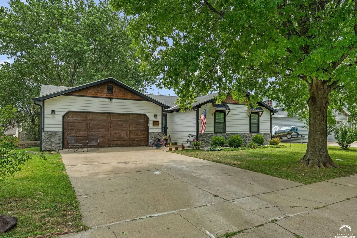 200 Sharon DR, Lawrence, KS 66049
