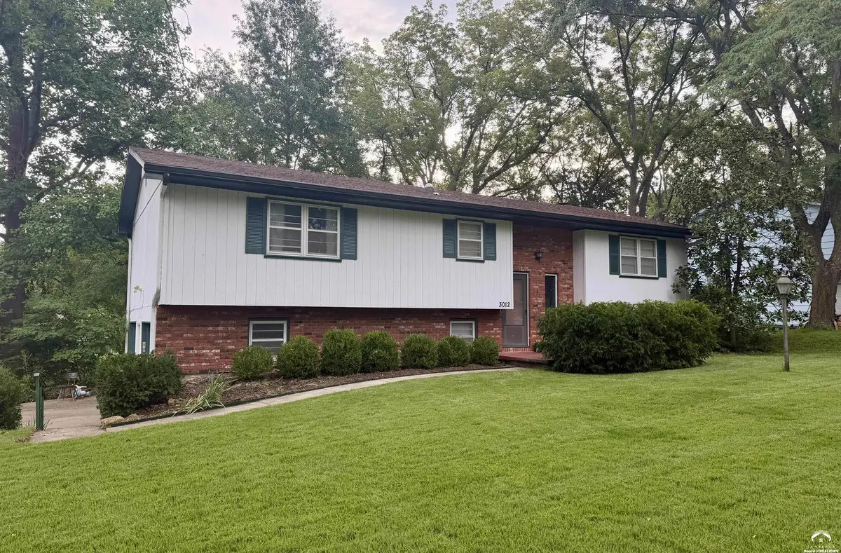 3012 Topeka LN, Lawrence, KS 66047