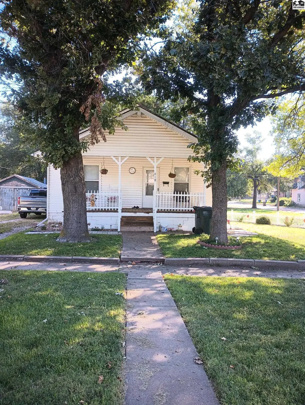 418 East Avenue South, Lyons, KS 67554