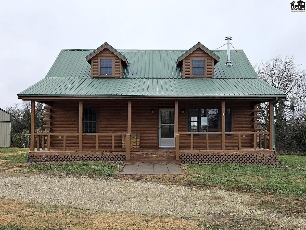 2129 Pawnee Rd, Galva, KS 67443