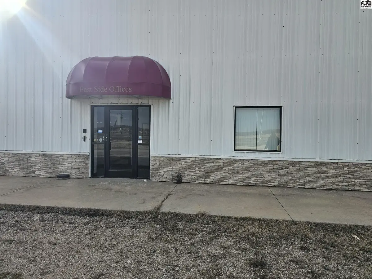 2611 E 17th Ave, Hutchinson, KS 67501