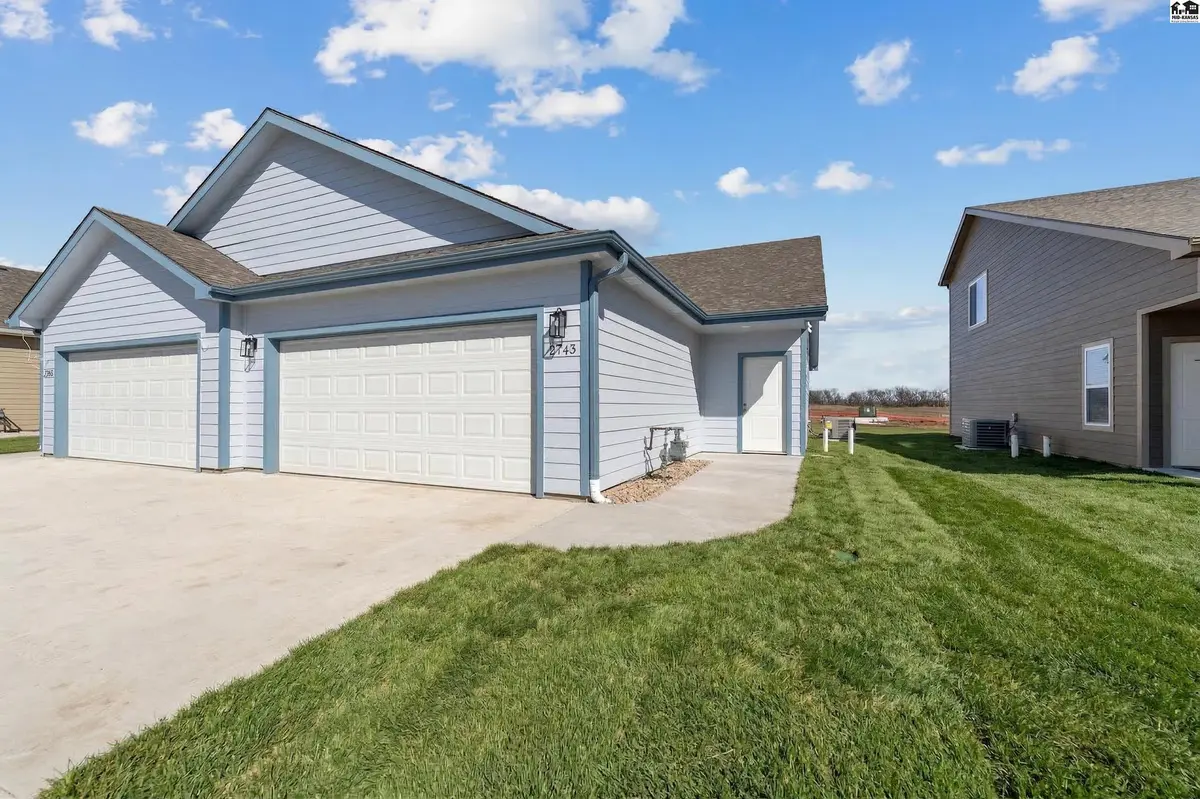 2743 Amelia Ln, Salina, KS 67401