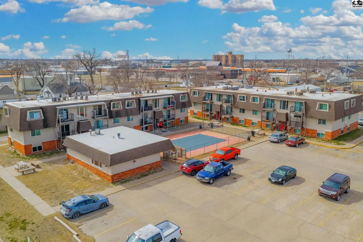 103 E 7th Ave, South Hutchinson, KS 67505