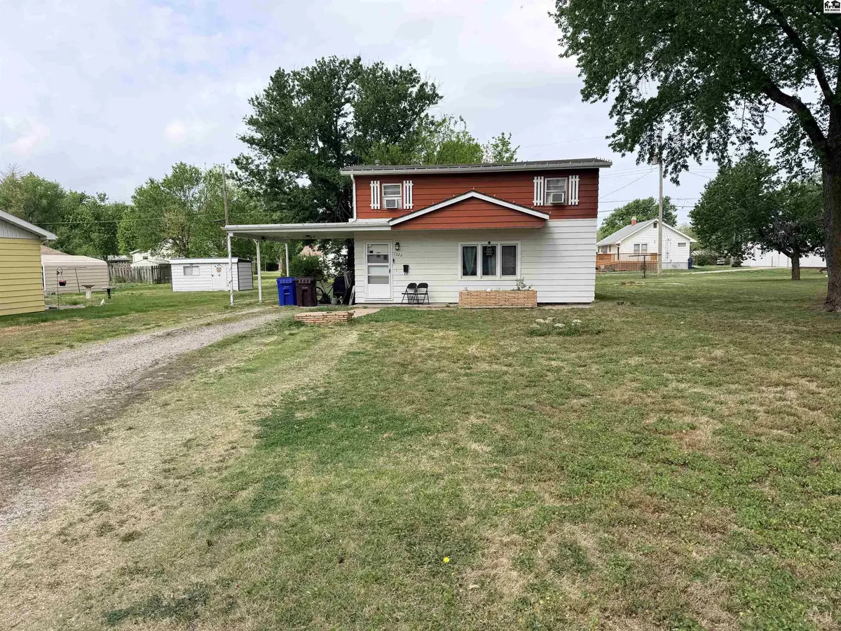 1322 S Walnut St, Mcpherson, KS 67460