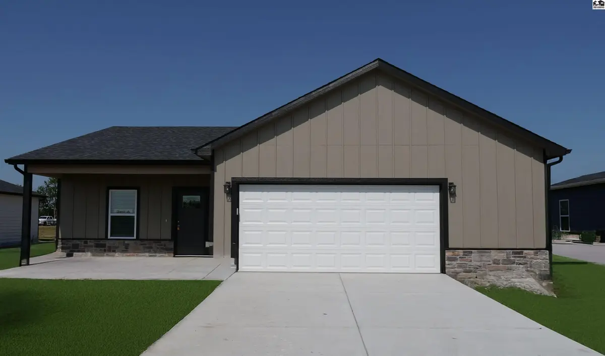 1054 Twinland Rd, Mcpherson, KS 67460