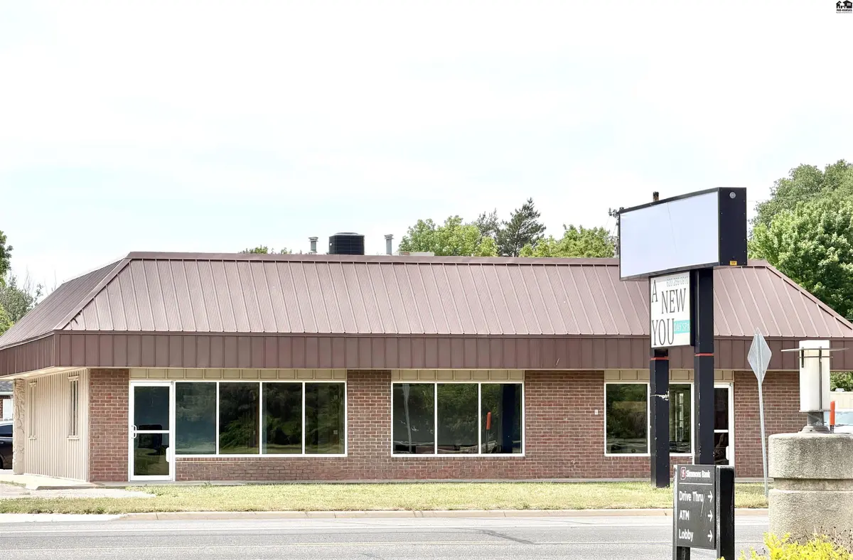 27 E 30th Ave, Hutchinson, KS 67502