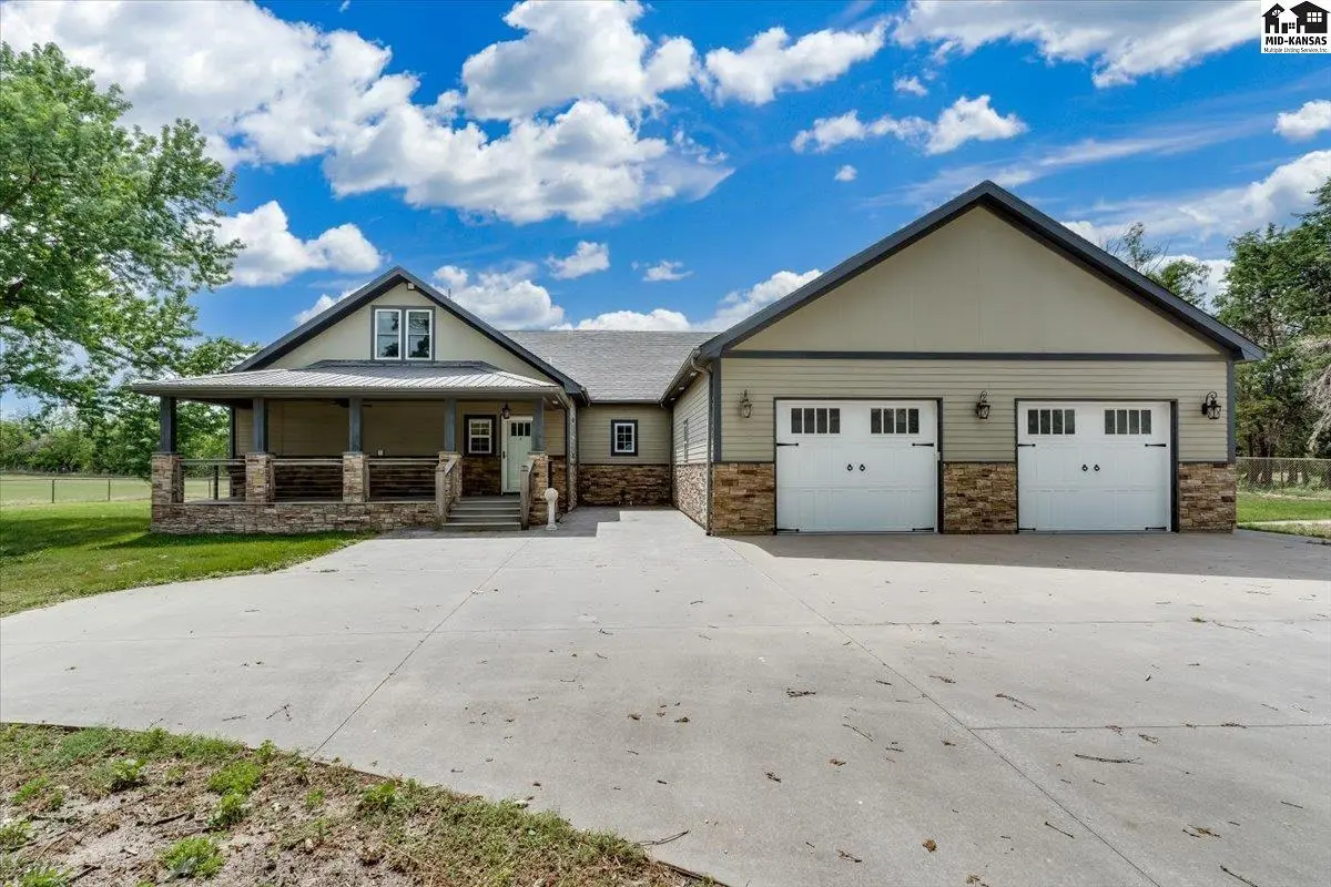 1006 E 69th Ave, Hutchinson, KS 67502
