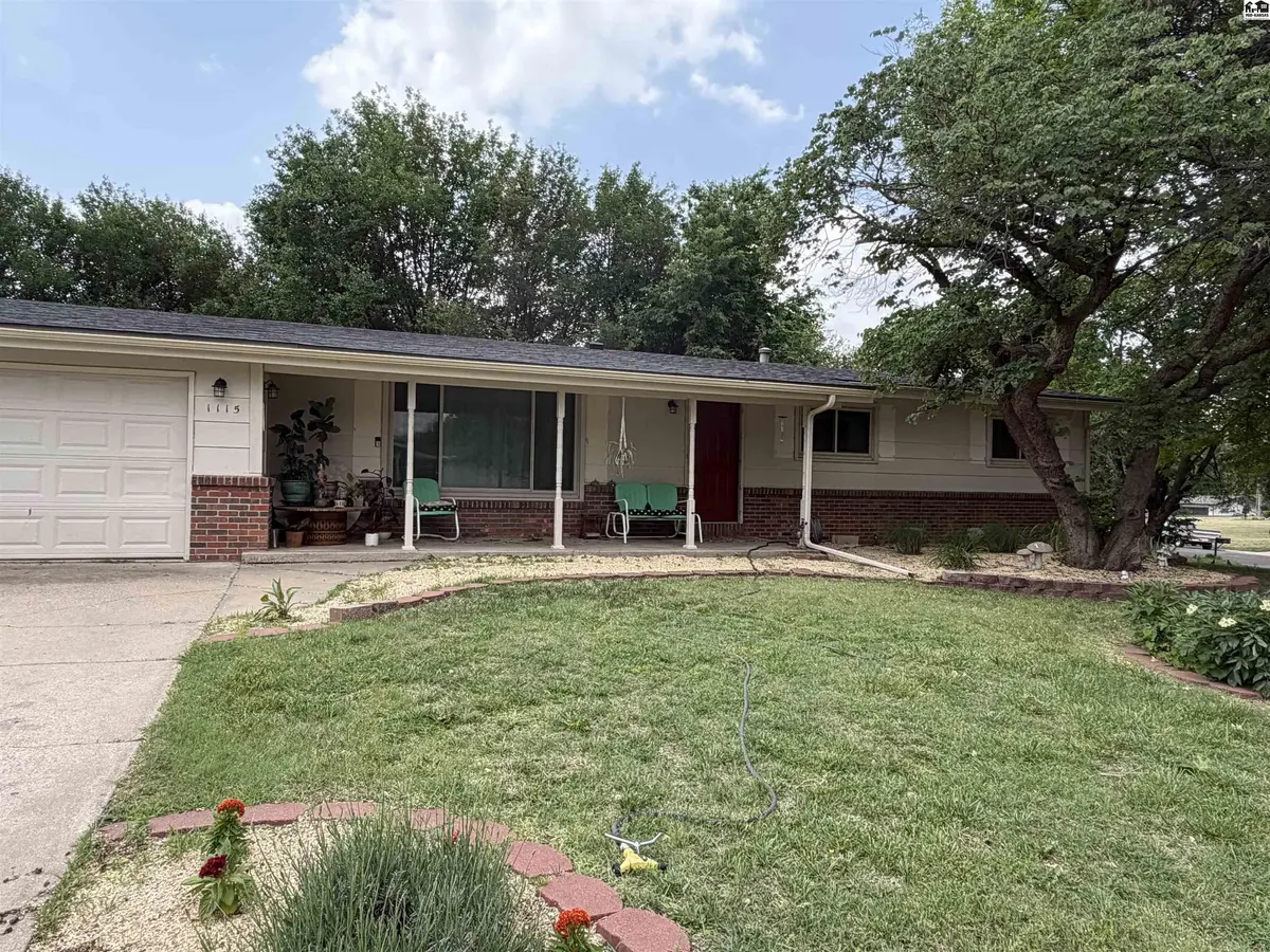1115 W 8th St, Pratt, KS 67124