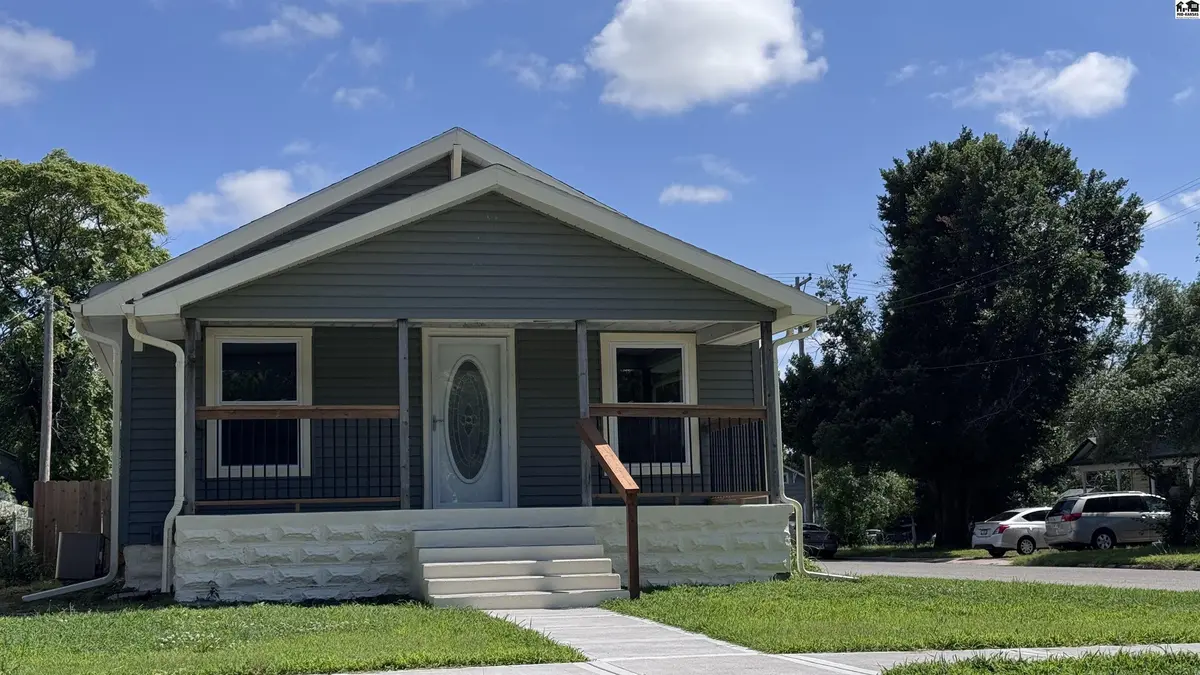 1001 E Avenue A, Hutchinson, KS 67501-7456