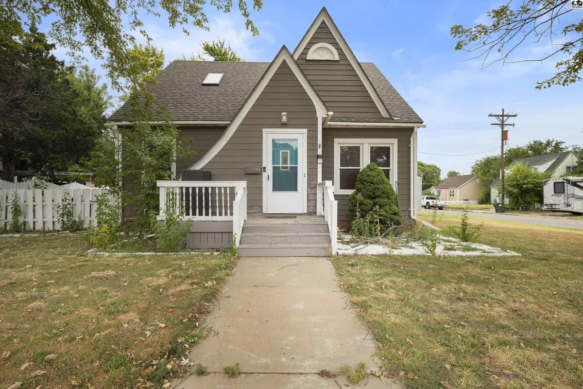 720 S Grand Ave, Lyons, KS 67554