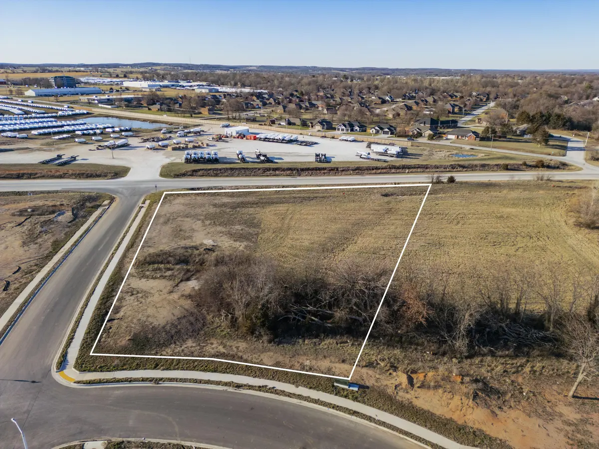 002 S Faith CT, Bolivar, MO 65613