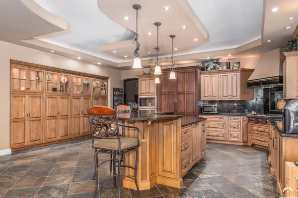 1709 Lake Alvamar DR, Lawrence, KS 66047