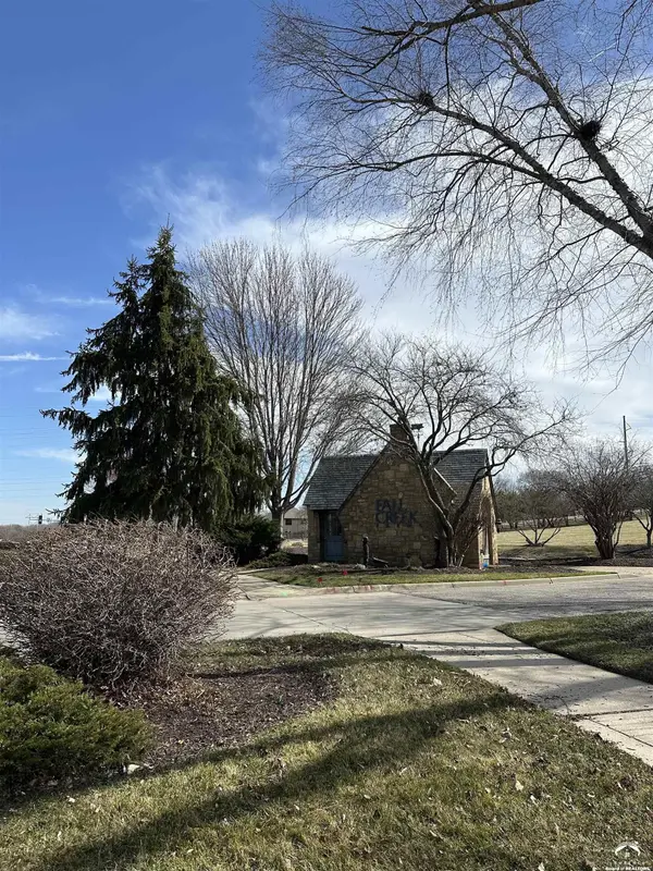 Lot 7 and 8 Tomahawk DR, Lawrence, KS 66049