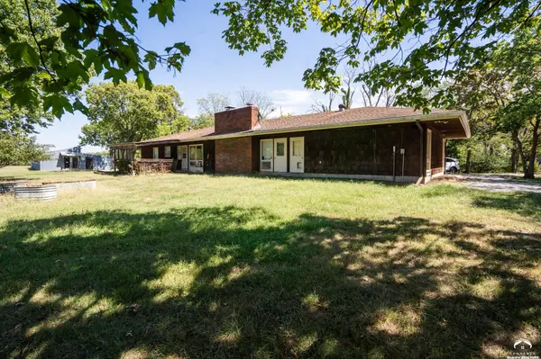 1008 N 1700 RD, Lawrence, KS 66049