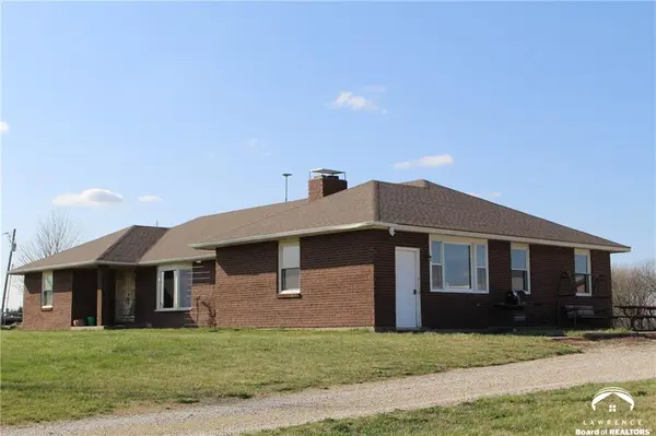 16468 K-16 HWY, Oskaloosa, KS 66066