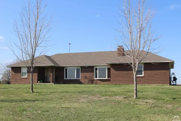 16468 K-16 HWY, Oskaloosa, KS 66066