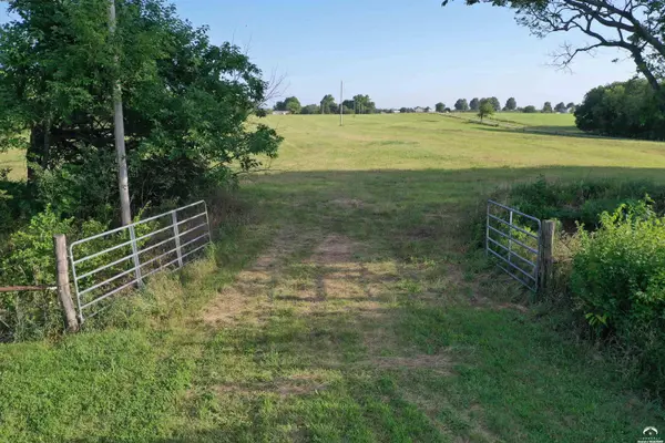 0001 Comanche RD, Meriden, KS 66512