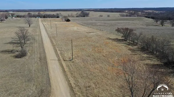 8989 Greenwood AVE, Ozawkie, KS 66070