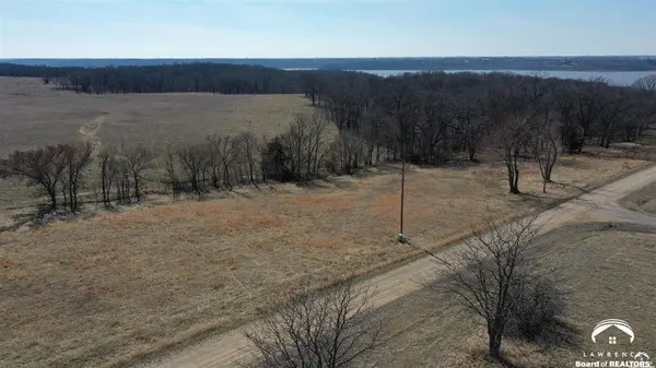 8989 Greenwood AVE, Ozawkie, KS 66070