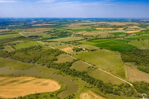 134 N 1150 RD, Berryton, KS 66409