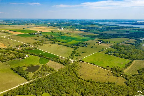 134 N 1150 RD, Berryton, KS 66409