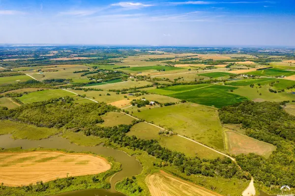 134 N 1150 RD, Berryton, KS 66409