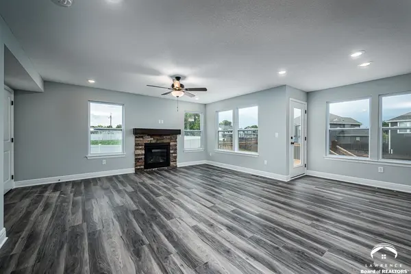1013 2nd ST, Perry, KS 66073
