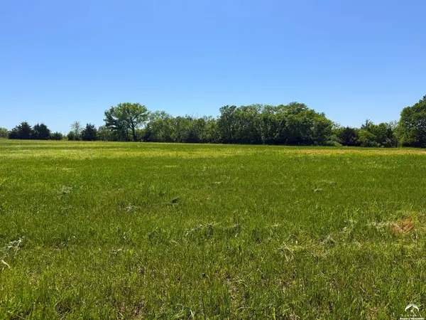 980 SE Stanley RD, Tecumseh, KS 66542