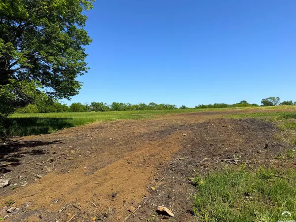 980 SE Stanley RD, Tecumseh, KS 66542