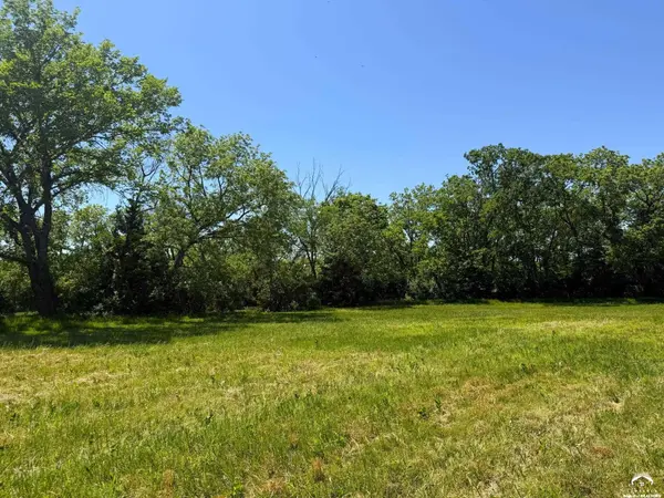 1040 SE Stanley RD, Tecumseh, KS 66542