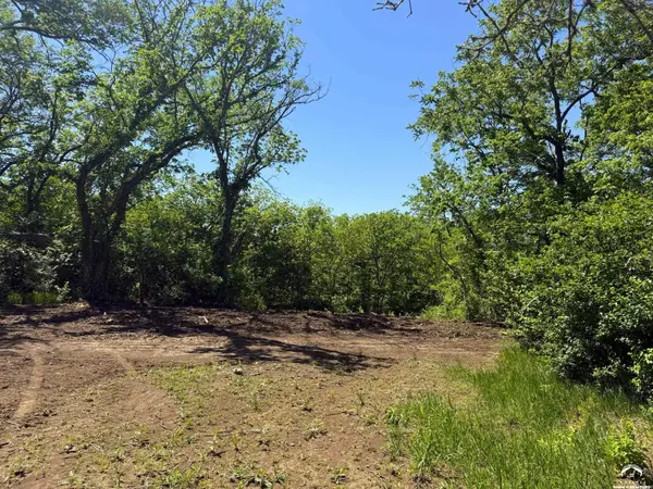 1040 SE Stanley RD, Tecumseh, KS 66542