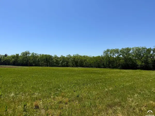 1150 SE Stanley RD, Tecumseh, KS 66542