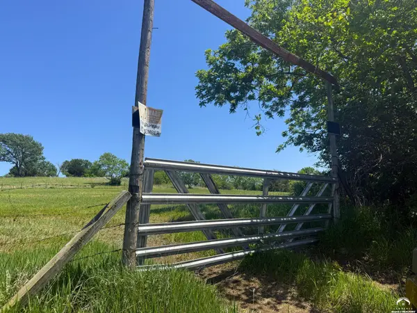 1200 SE Stanley RD, Tecumseh, KS 66542