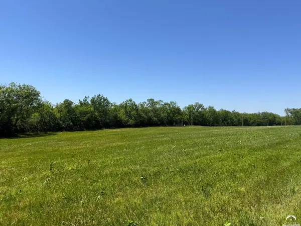 1200 SE Stanley RD, Tecumseh, KS 66542