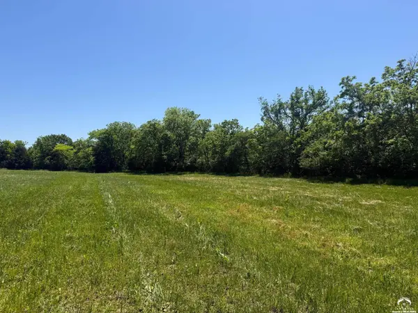 1200 SE Stanley RD, Tecumseh, KS 66542