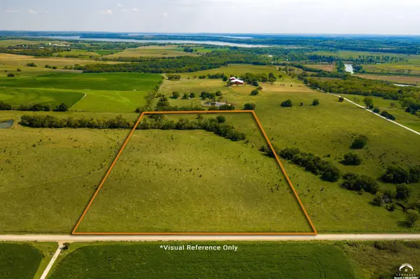 1230 E 100 RD, Berryton, KS 66409