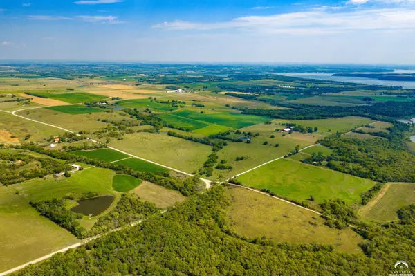 110 N 1150 RD, Berryton, KS 66409