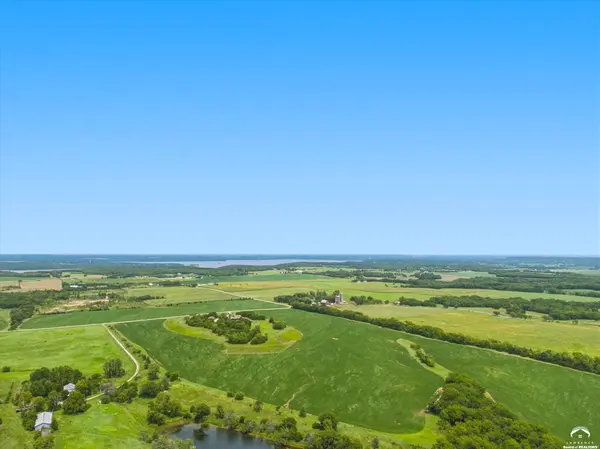 645 N 900 RD, Lawrence, KS 66047