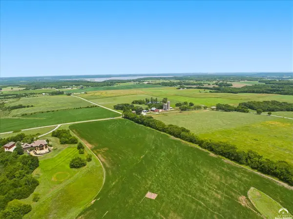 645 N 900 RD, Lawrence, KS 66047