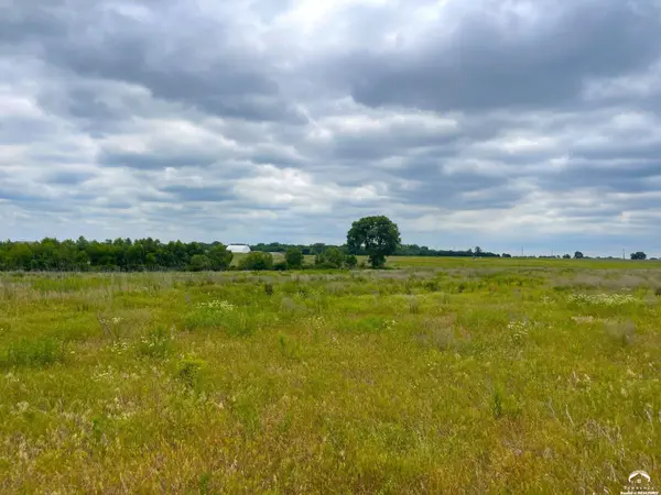 2490 SE 77th ST, Berryton, KS 66409