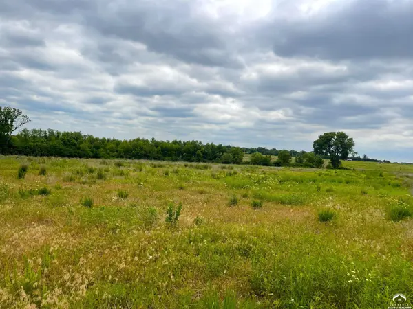 2490 SE 77th ST, Berryton, KS 66409