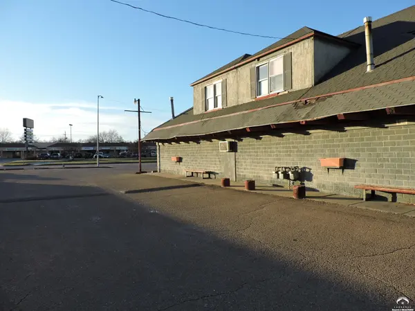 1834 NW Topeka BLVD, Topeka, KS 66608