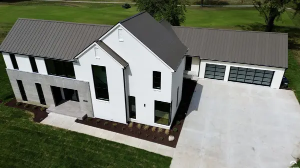 1840 Quail Creek DR, Lawrence, KS 66047