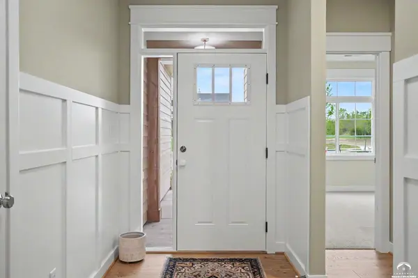 1013 Bluestem CIR, Baldwin City, KS 66006