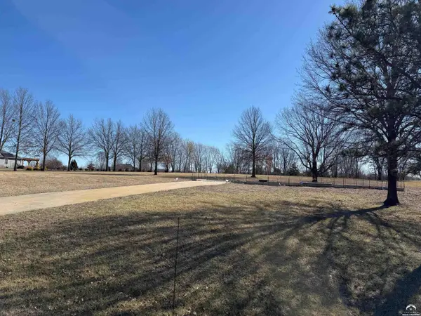 1122 E 1264 RD, Lawrence, KS 66047