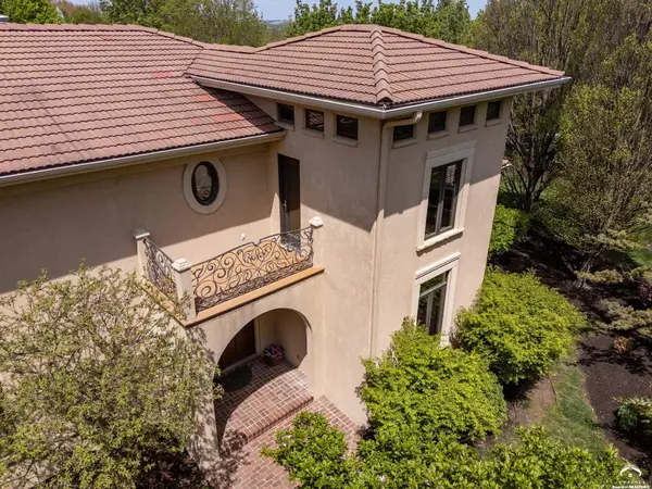201 Fall Creek RD, Lawrence, KS 66049