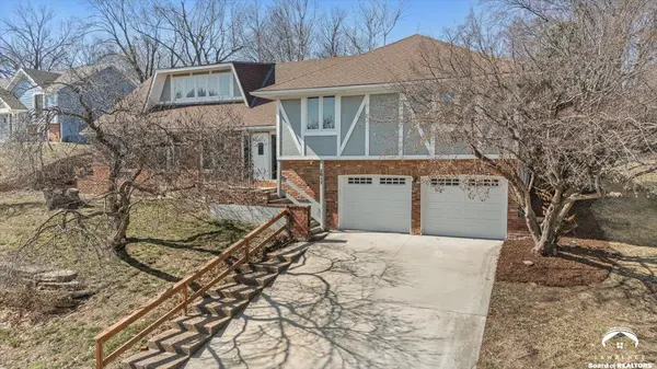 1617 Alvamar DR, Lawrence, KS 66047