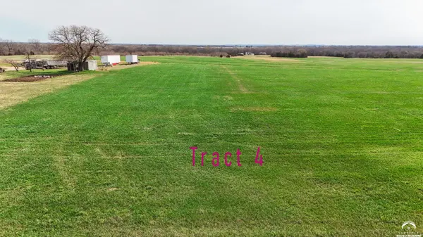 18 E 1400 RD, Baldwin City, KS 66006-9999
