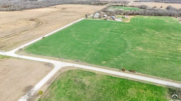 16 E 1400 RD, Baldwin City, KS 66006-9999