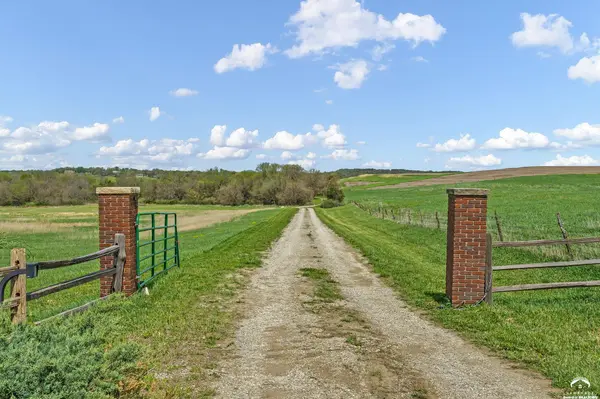 1548 N 800 RD, Baldwin City, KS 66006